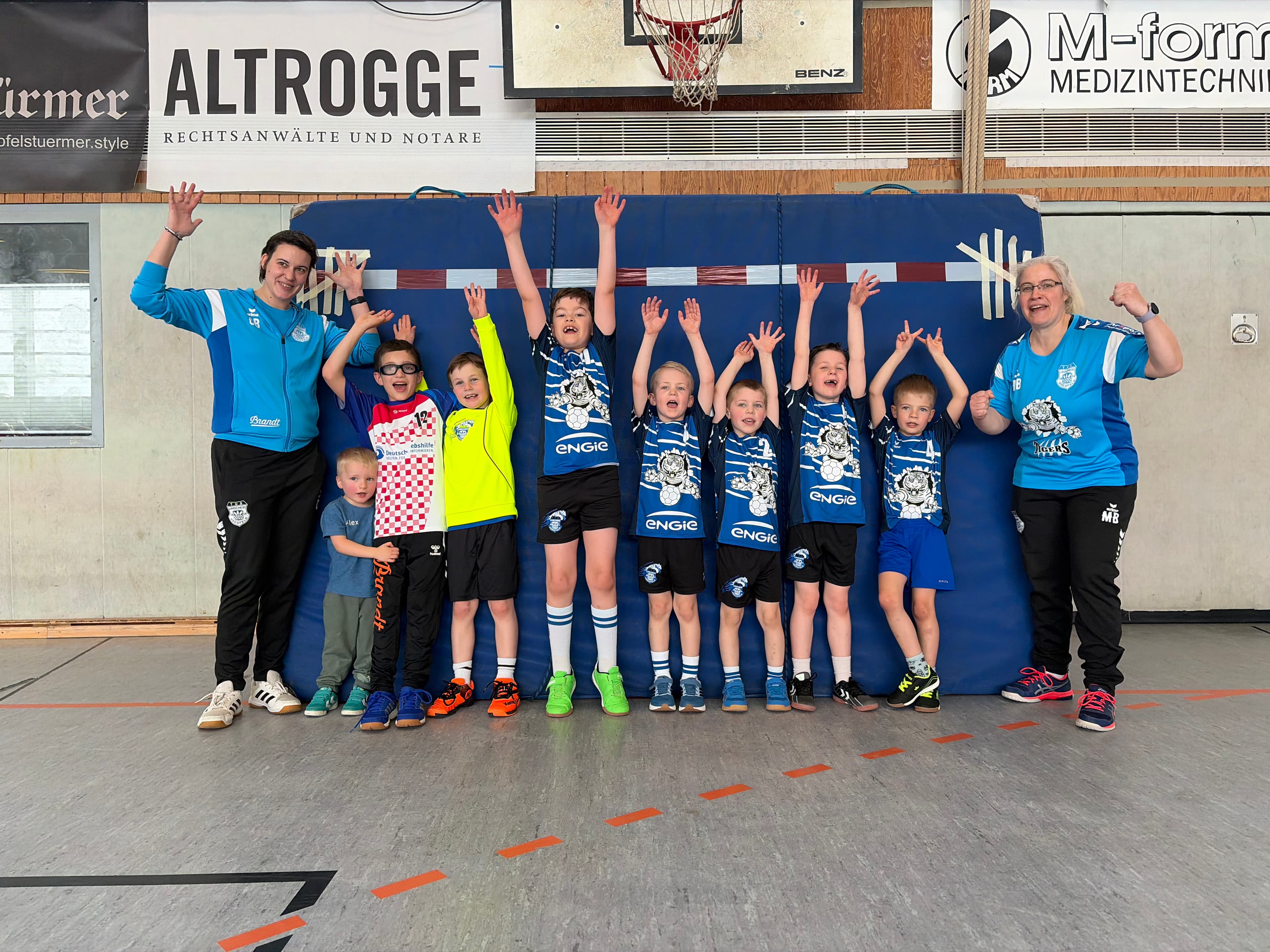 Unsere F-Jugend begeistert beim Spielfest – Starker Auftritt und besonderes Highlight mit Mädchenpower! 💪 - Bild 2
