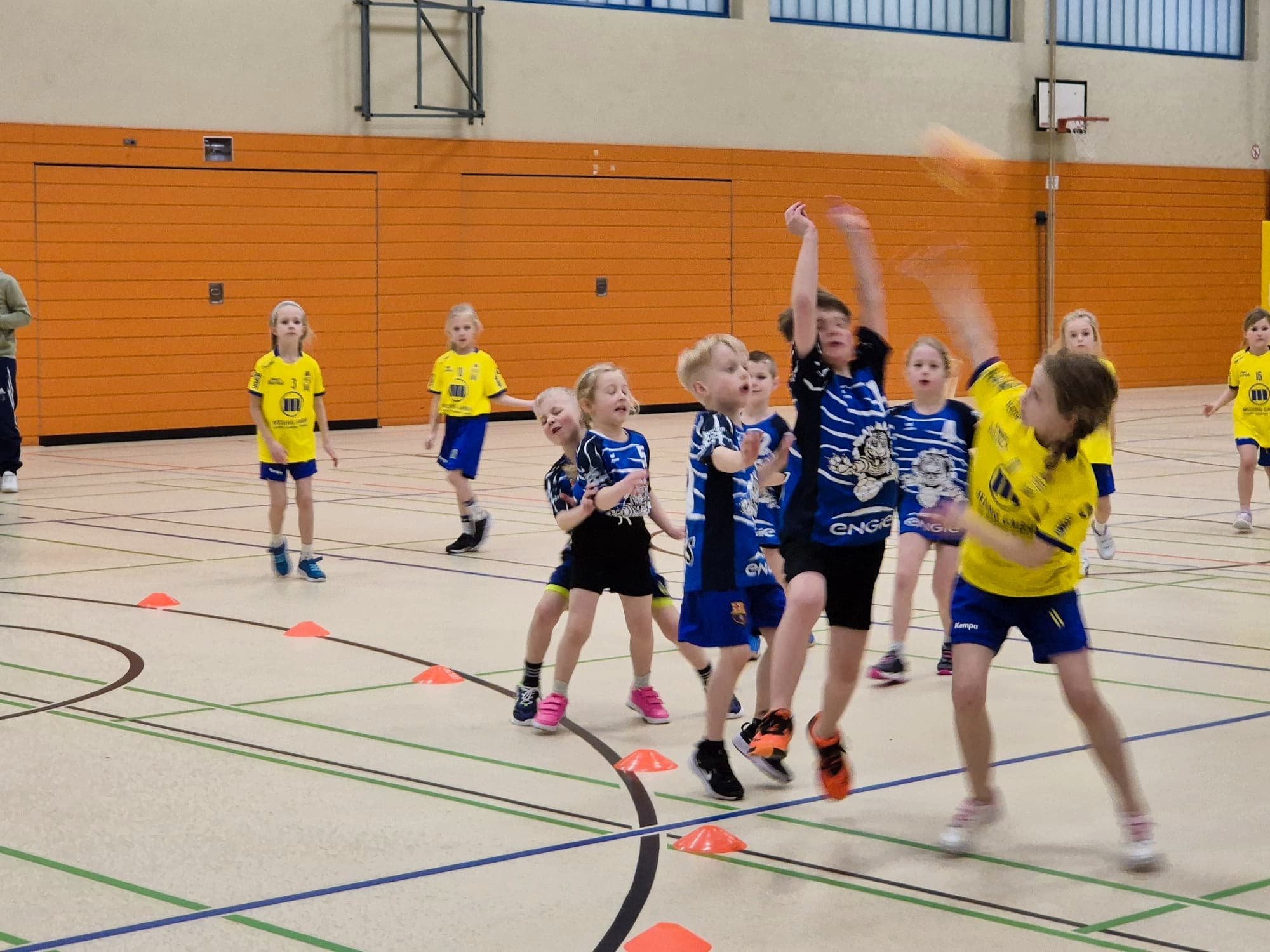 Gemeinsames F Jugend Training mit der HSG Lüdenscheid - Bild 4